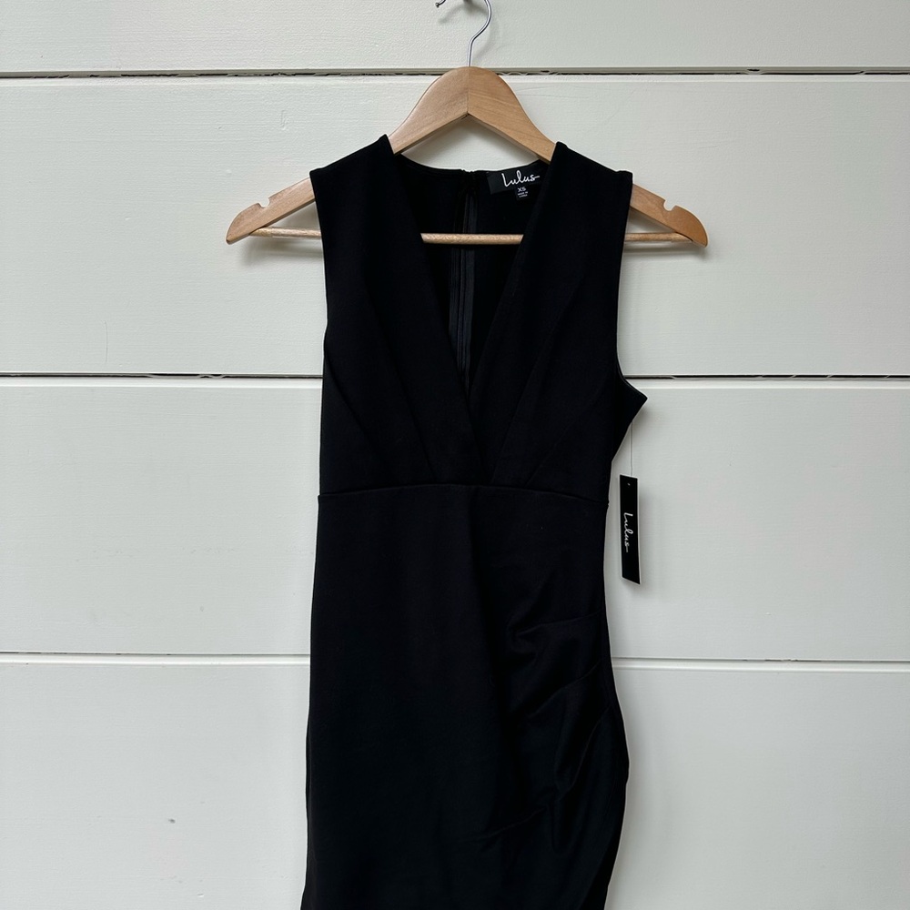Lulu's Black Sleeveless V-Neck Mini Dress